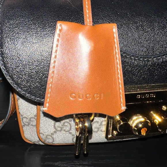Gucci Padlock Crossbody Bag - Picture 4 of 12